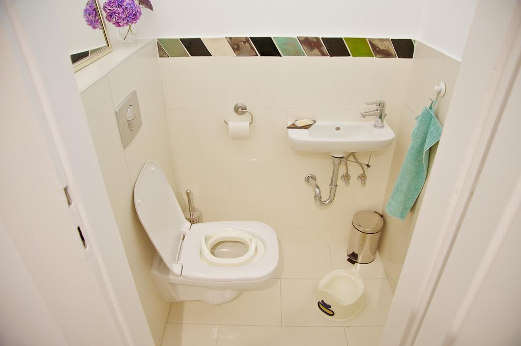 Green Door Family Apartment Budapest Room photo