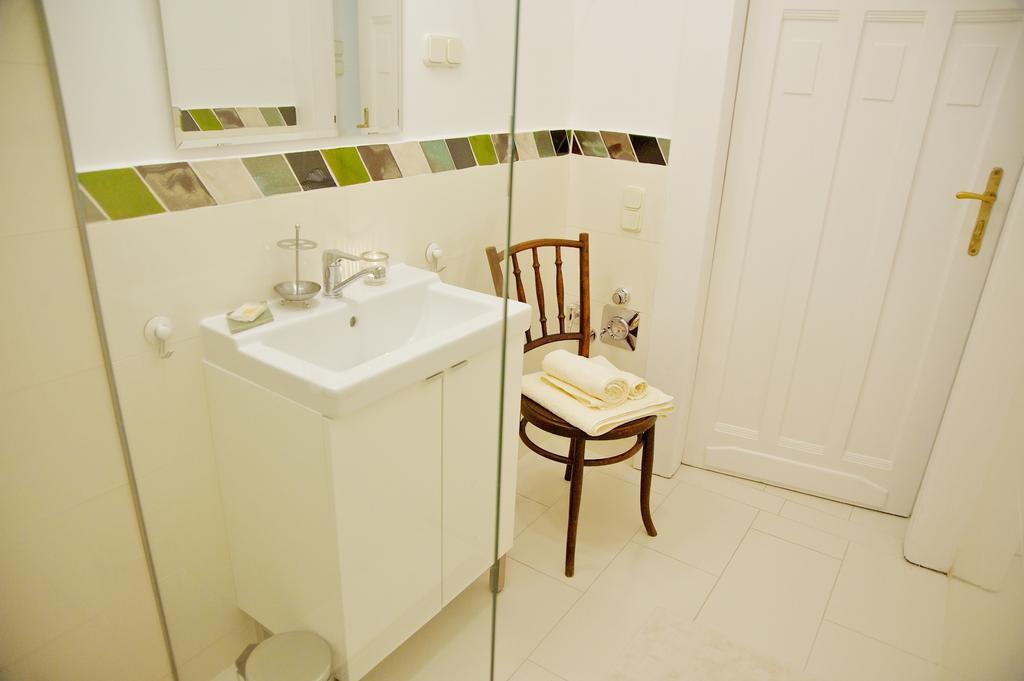 Green Door Family Apartment Budapest Room photo