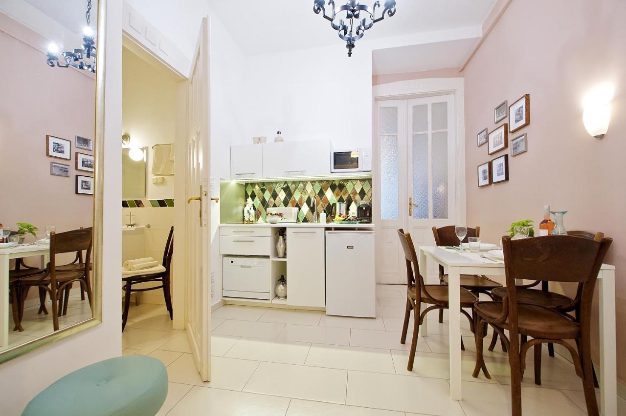 Green Door Family Apartment Budapest Exterior photo